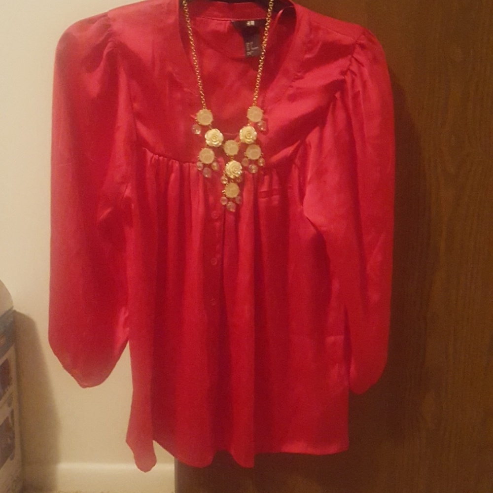 BLOUSE AND NECKLACE ..2FOR1 DEAL